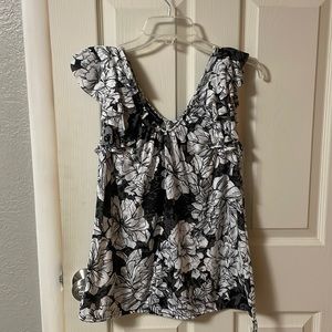 INC international concept size medium women’s top black and white